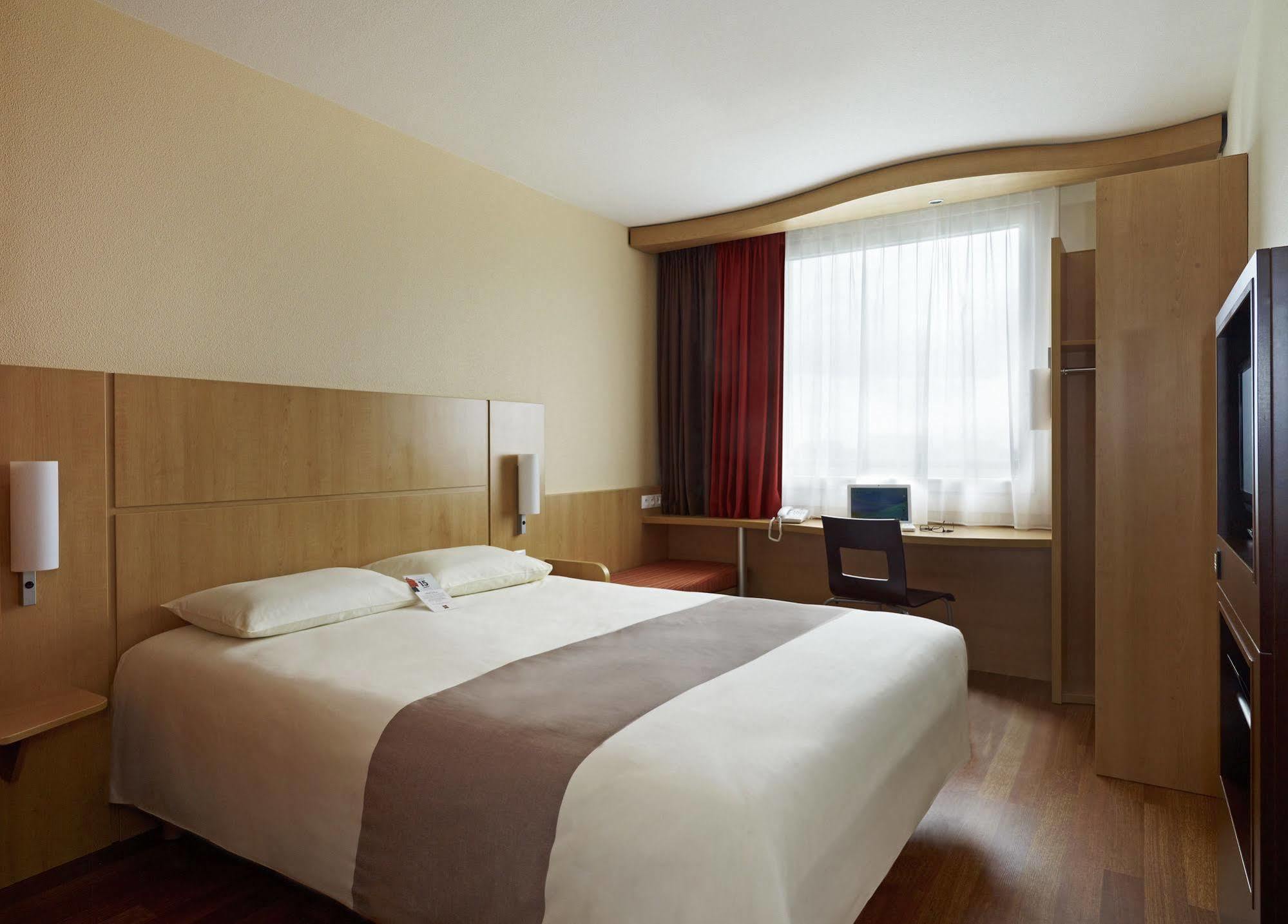 Hotel Ibis Kielce Centrum Dış mekan fotoğraf